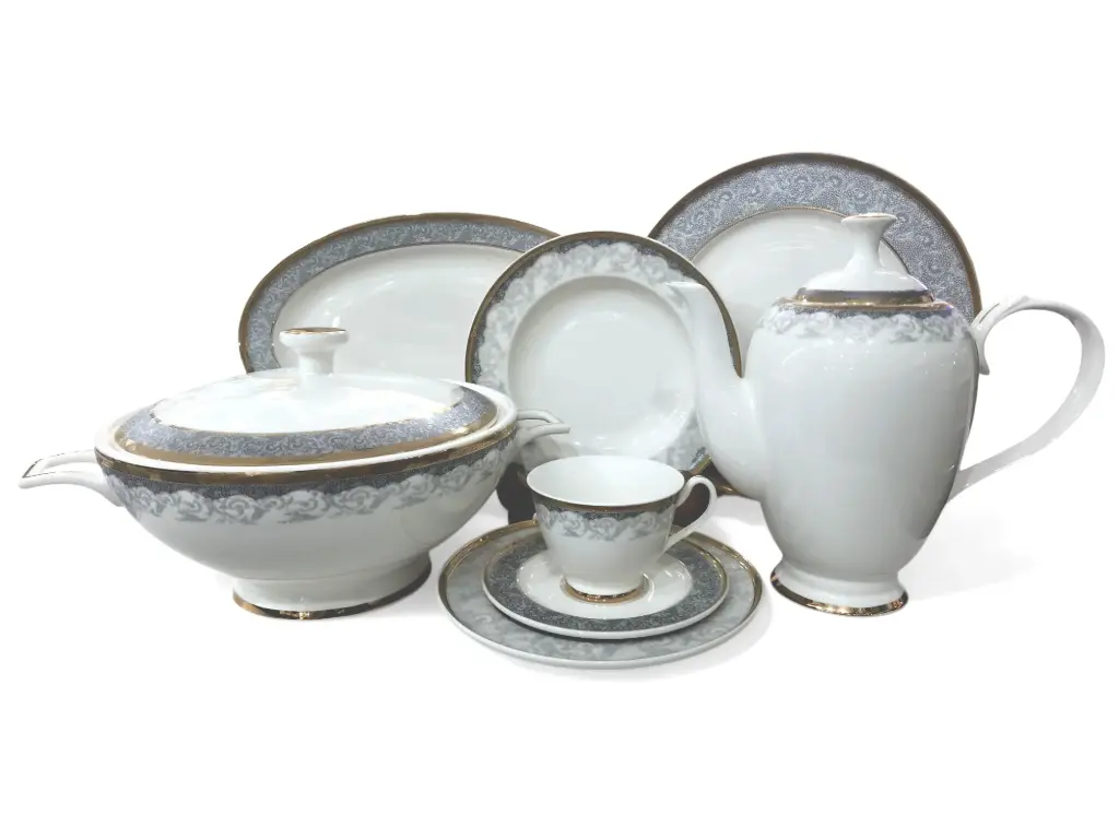 Dinner Set Bone China Yamatos Japan 85 pieces 12 person